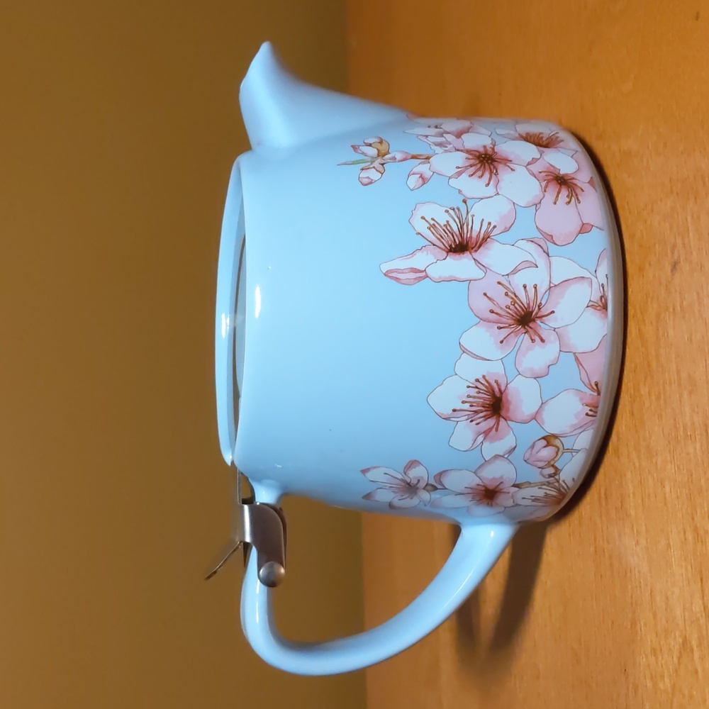 Single serving Blue Sakura teapot with strainer